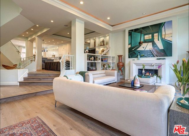 129 Channel Pointe Mall, Marina Del Rey, CA 90292