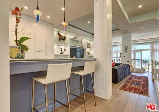 129 Channel Pointe Mall, Marina Del Rey, CA 90292