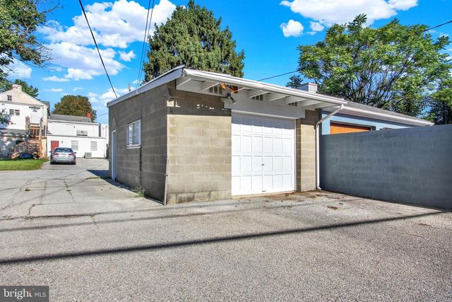 209 BROADWAY, Hanover, PA 17331