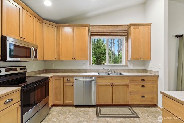 30 E Ballycastle Way, Shelton, WA 98584