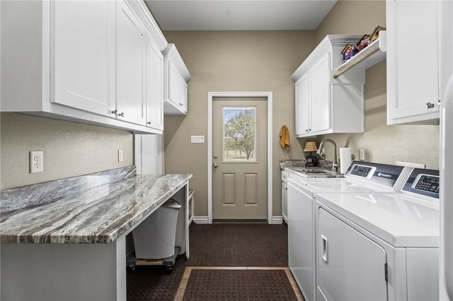 318 House Ave, Sandia, TX 78383