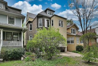 1915 W Lunt Avenue, Chicago, IL 60626