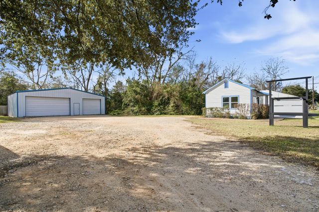 415 W Bluff Street, Woodville, TX 75979