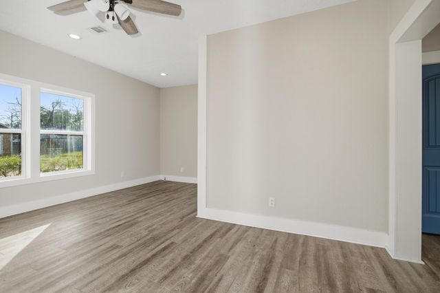 415 W Bluff Street, Woodville, TX 75979