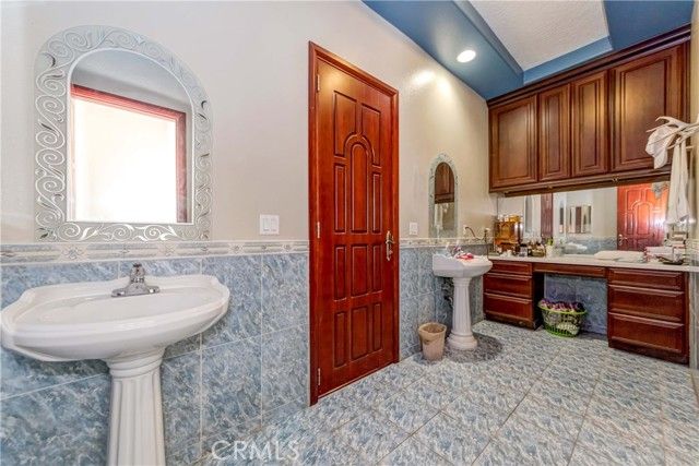 3789 Luna Road, Phelan, CA 92371