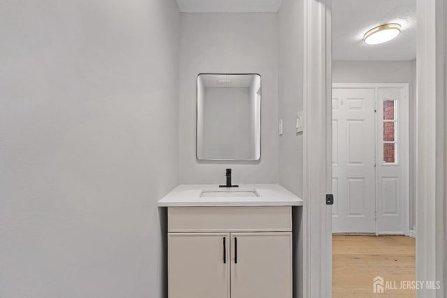 59 Bayberry Drive, Franklin, NJ 08873