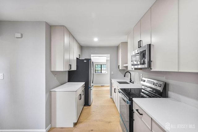 59 Bayberry Drive, Franklin, NJ 08873