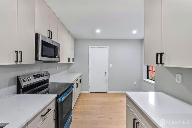 59 Bayberry Drive, Franklin, NJ 08873