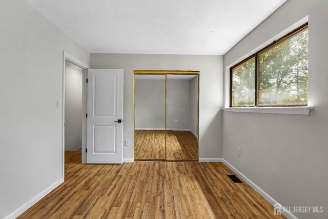 59 Bayberry Drive, Franklin, NJ 08873