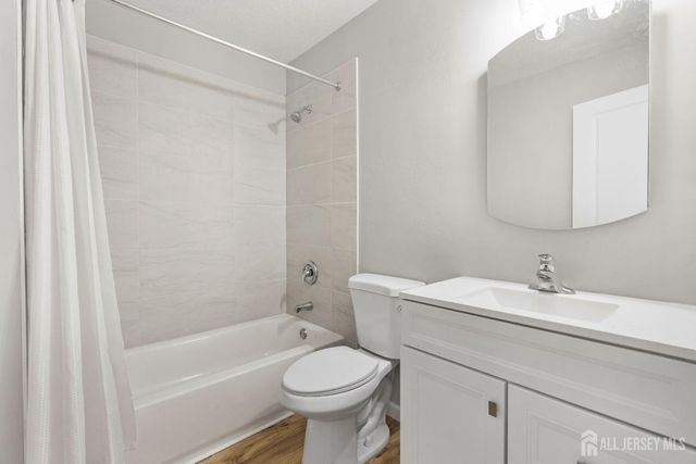 59 Bayberry Drive, Franklin, NJ 08873