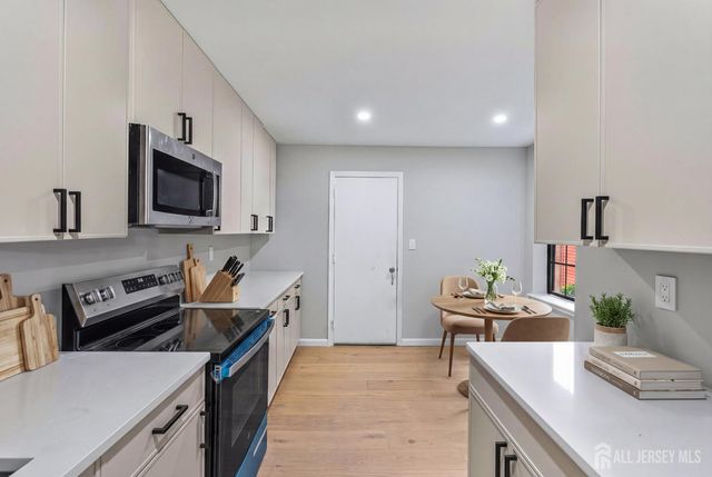 59 Bayberry Drive, Franklin, NJ 08873