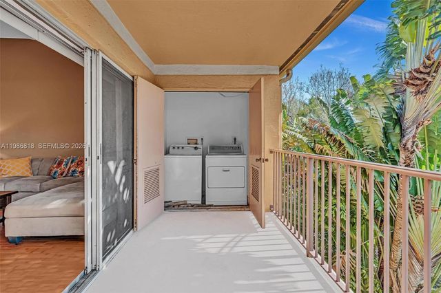 771 N Pine Island Rd 303, Plantation, FL 33324