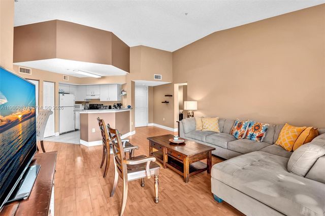 771 N Pine Island Rd 303, Plantation, FL 33324