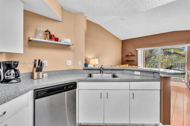 771 N Pine Island Rd 303, Plantation, FL 33324