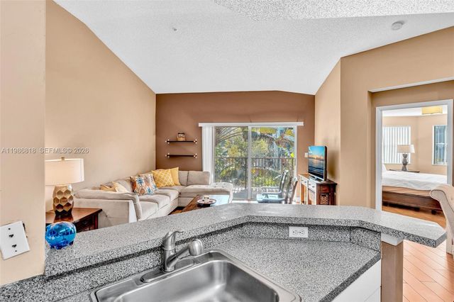 771 N Pine Island Rd 303, Plantation, FL 33324