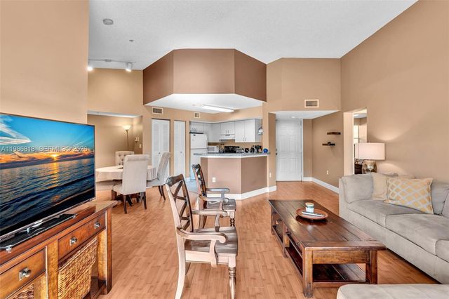 771 N Pine Island Rd 303, Plantation, FL 33324