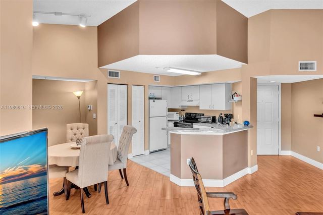 771 N Pine Island Rd 303, Plantation, FL 33324