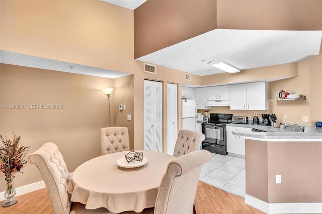 771 N Pine Island Rd 303, Plantation, FL 33324