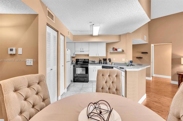 771 N Pine Island Rd 303, Plantation, FL 33324