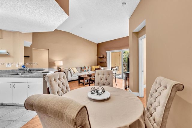 771 N Pine Island Rd 303, Plantation, FL 33324