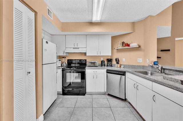 771 N Pine Island Rd 303, Plantation, FL 33324