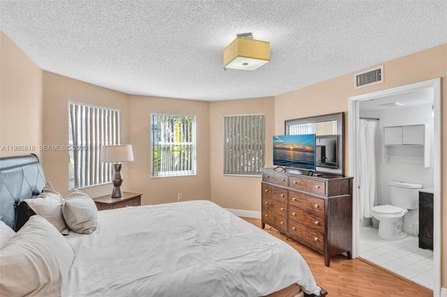 771 N Pine Island Rd 303, Plantation, FL 33324