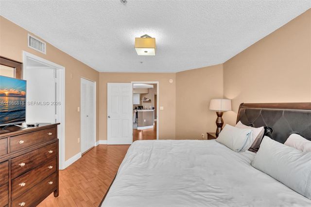 771 N Pine Island Rd 303, Plantation, FL 33324