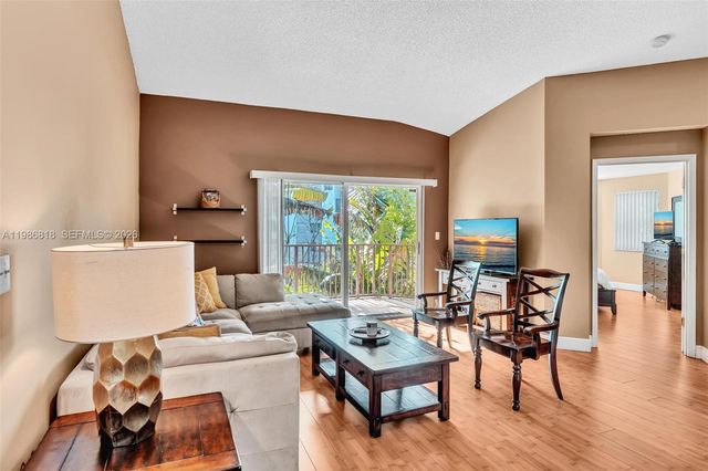 771 N Pine Island Rd 303, Plantation, FL 33324