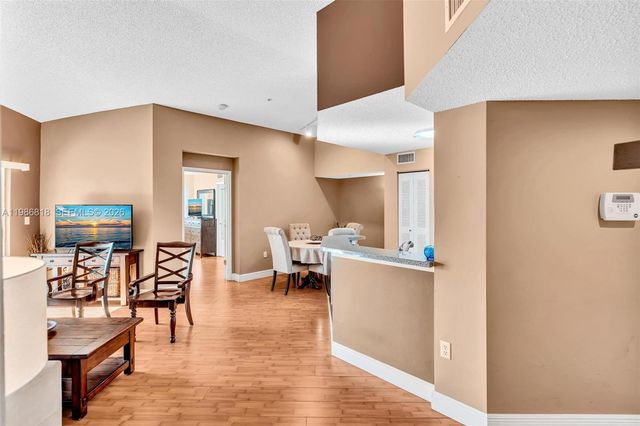 771 N Pine Island Rd 303, Plantation, FL 33324