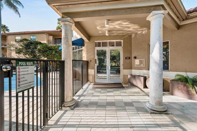 771 N Pine Island Rd 303, Plantation, FL 33324