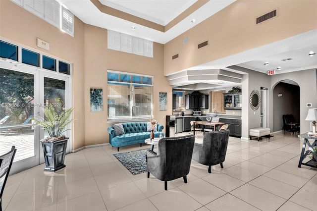 771 N Pine Island Rd 303, Plantation, FL 33324