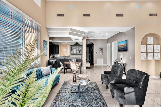 771 N Pine Island Rd 303, Plantation, FL 33324