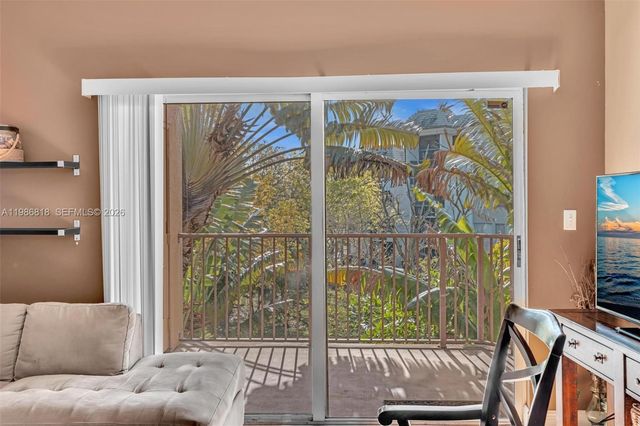 771 N Pine Island Rd 303, Plantation, FL 33324