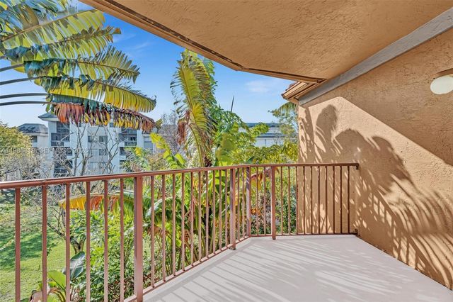 771 N Pine Island Rd 303, Plantation, FL 33324