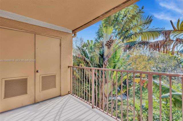 771 N Pine Island Rd 303, Plantation, FL 33324