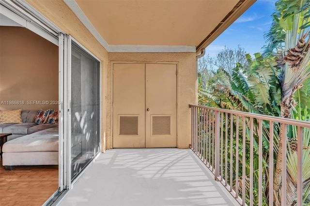 771 N Pine Island Rd 303, Plantation, FL 33324