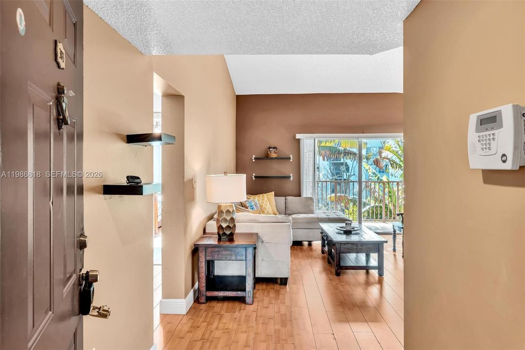 771 N Pine Island Rd 303, Plantation, FL 33324