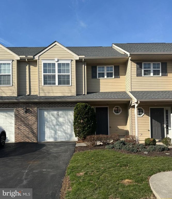 109 CARDINAL LN, Hummelstown, PA 17036