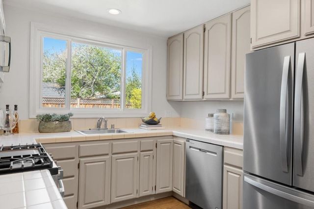 1621 Silver Avenue, Redwood City, CA 94061