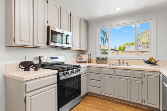 1621 Silver Avenue, Redwood City, CA 94061