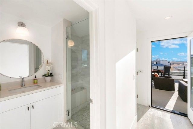 417 E Bay, Newport Beach, CA 92661