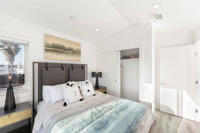 417 E Bay, Newport Beach, CA 92661