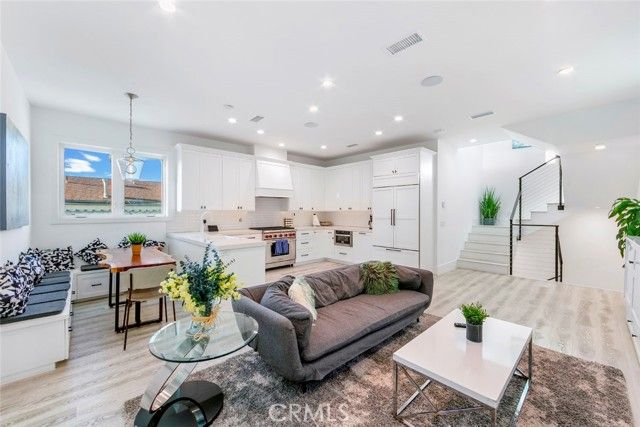 417 E Bay, Newport Beach, CA 92661