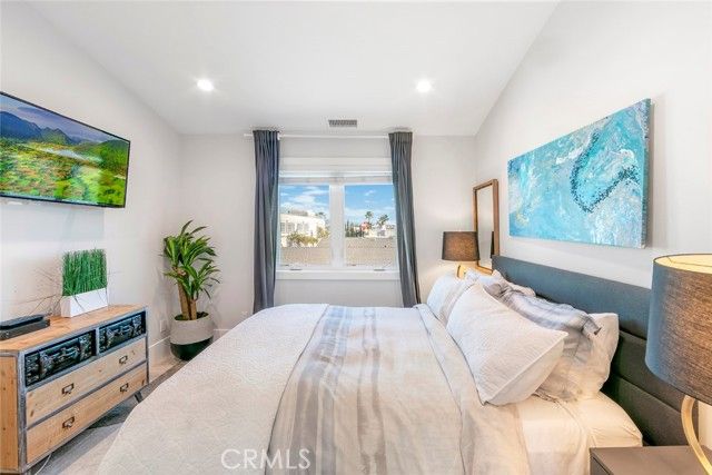 417 E Bay, Newport Beach, CA 92661