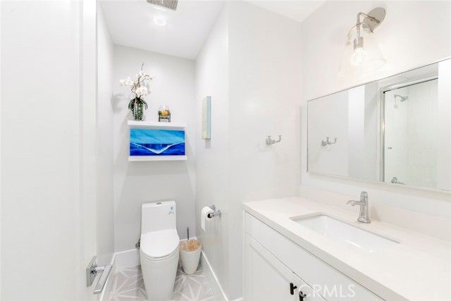 417 E Bay, Newport Beach, CA 92661