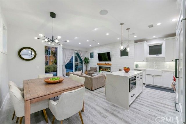 417 E Bay, Newport Beach, CA 92661