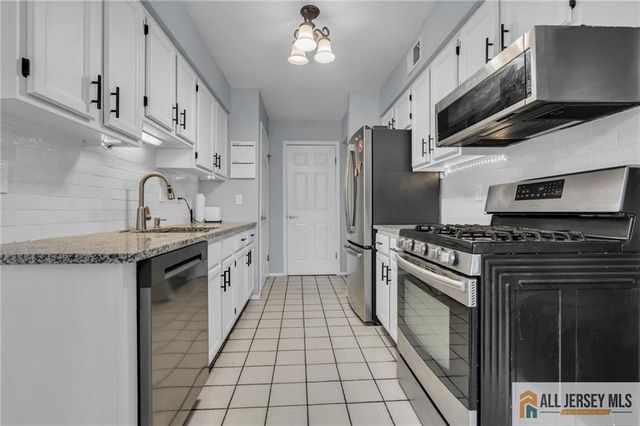 27 Manor Drive, Hillsborough, NJ 08844