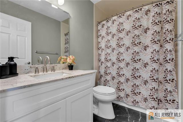 27 Manor Drive, Hillsborough, NJ 08844