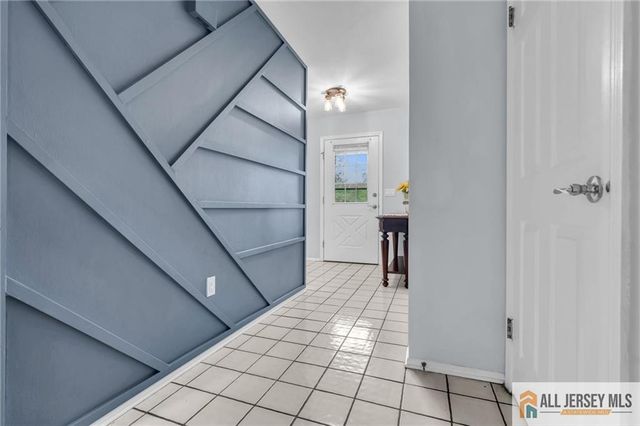 27 Manor Drive, Hillsborough, NJ 08844