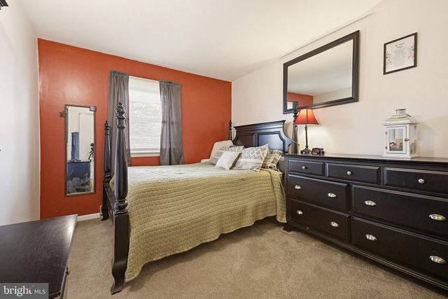 212 BEECHWOOD LN, Elizabethtown, PA 17022